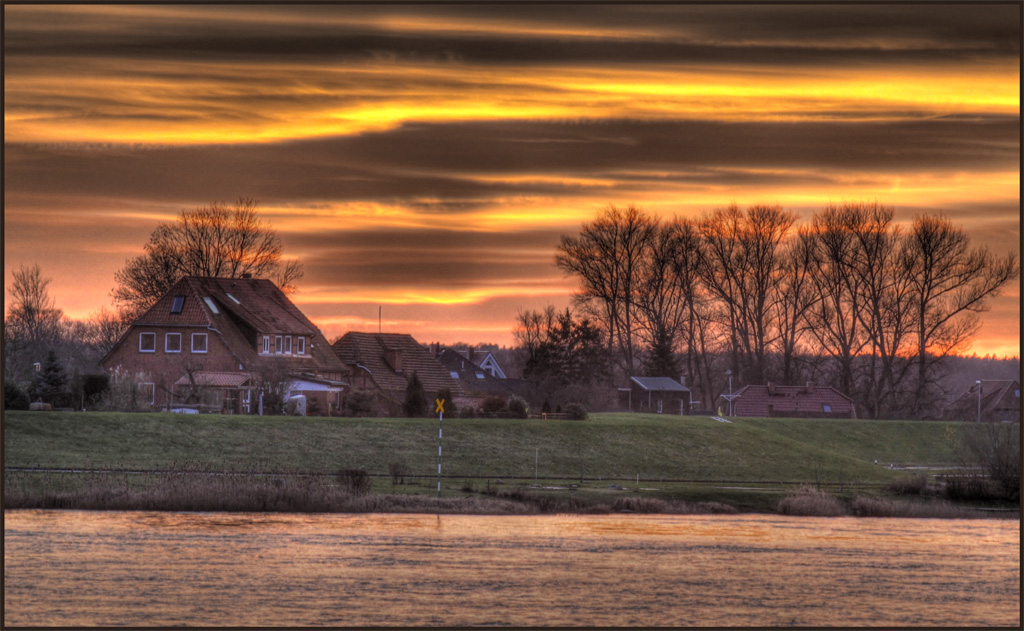 HDR Abenddämmerung Elbe