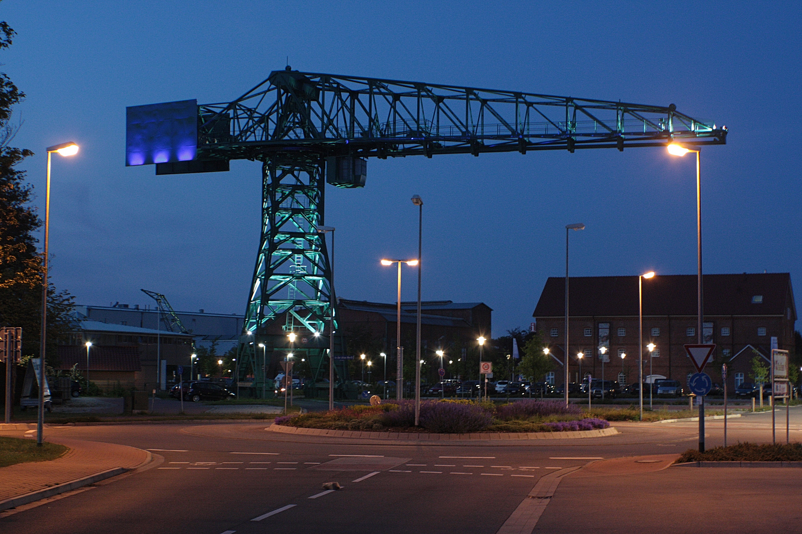 HDR - alter Kran im Stadtzentrum