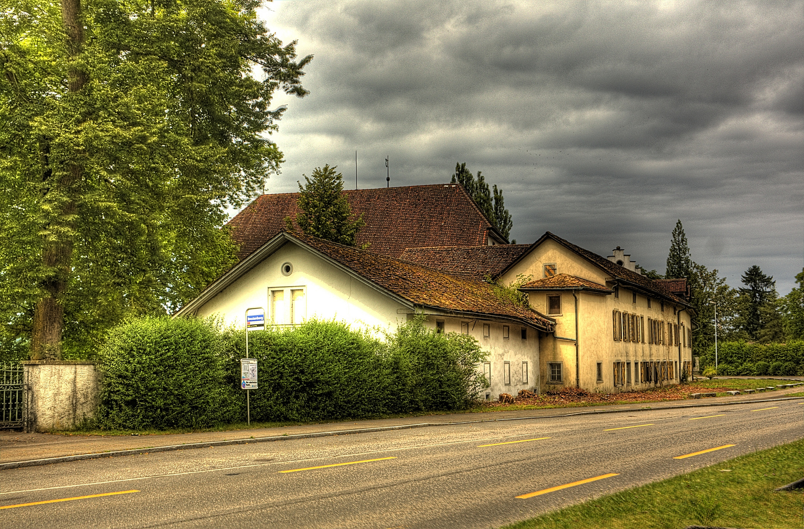 HDR altes Haus von der Seite bei Beinwil am See