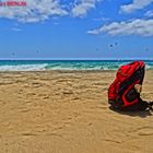 HDR - Am Strand - der einzigste mit rotem Rucksack
