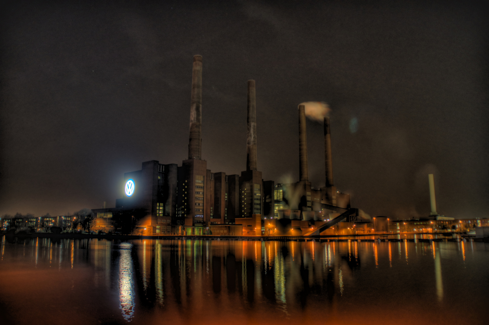 HDR-Aufnahme Volkswagen AG Werk Wolfsburg bei Nacht