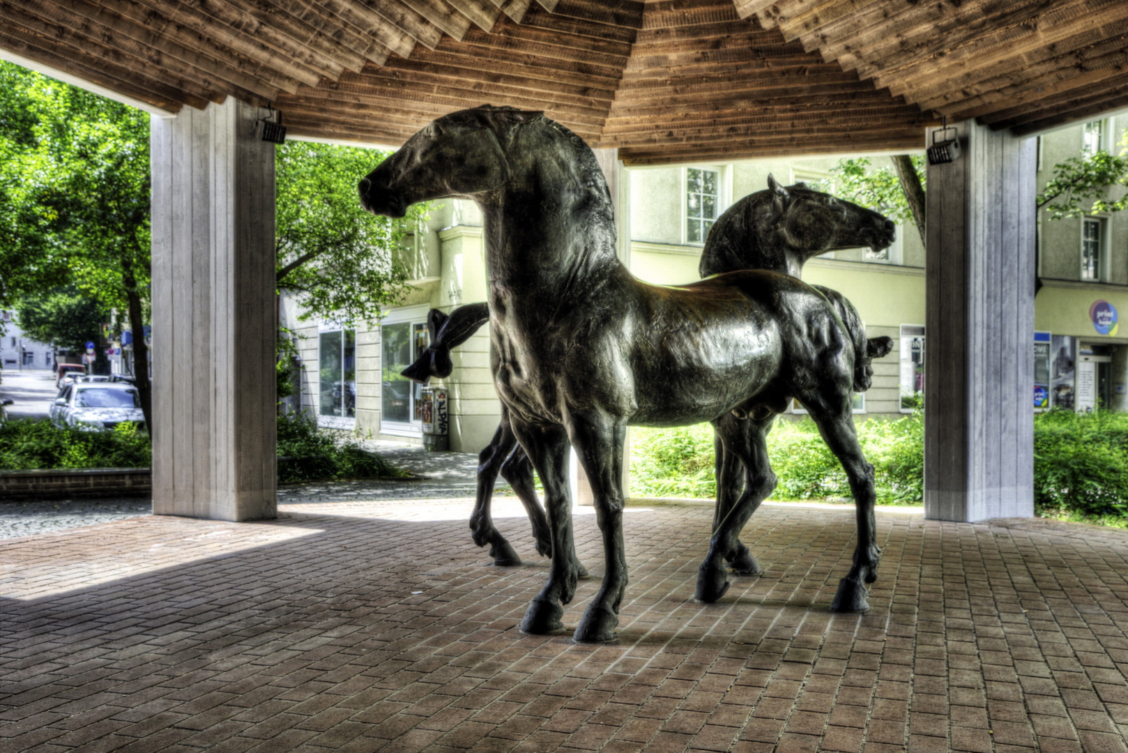 HDR - Bildserien von zwei Pferde.Skulpturen in München am Perde-Markten