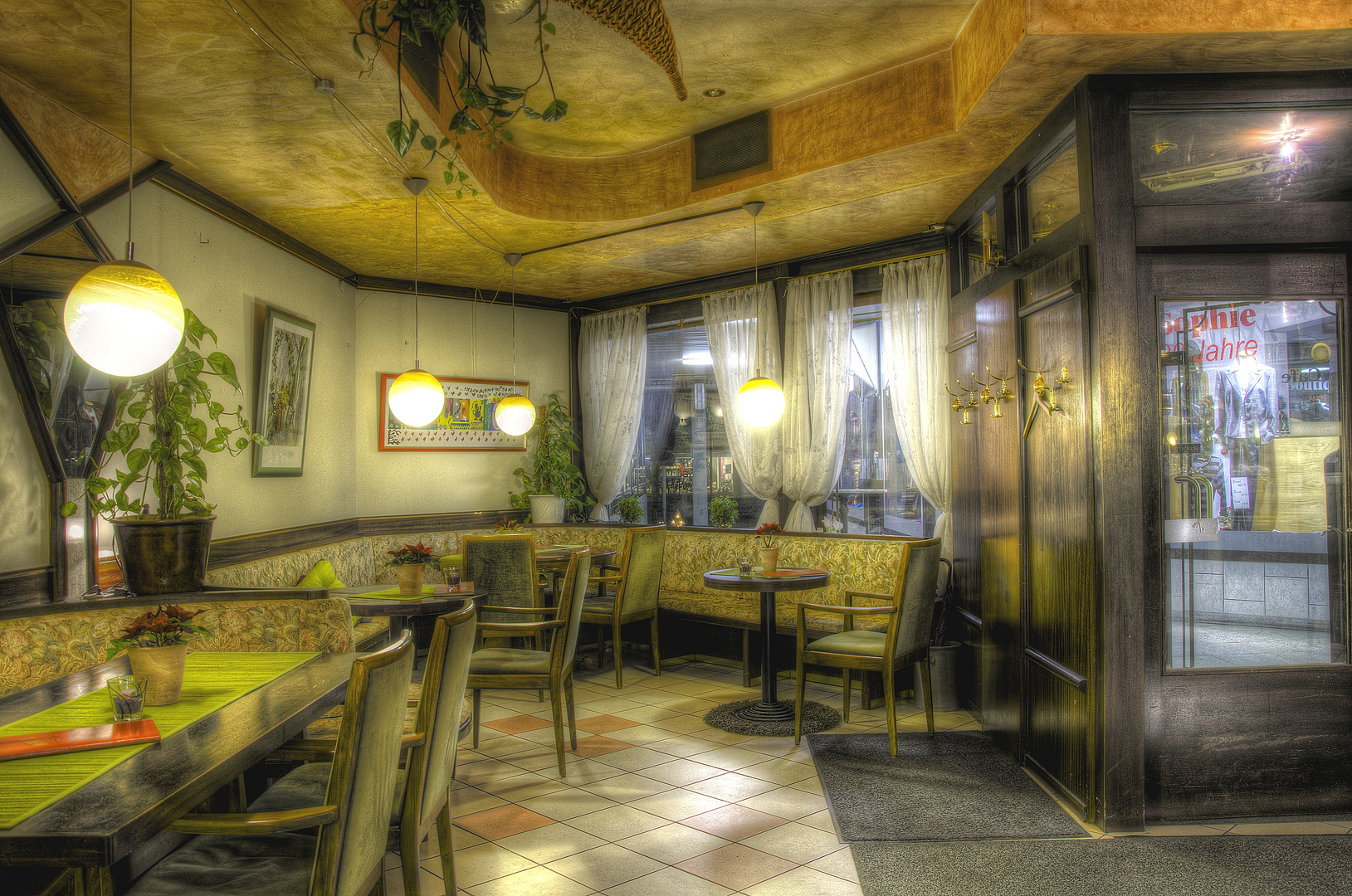 HDR Bistro