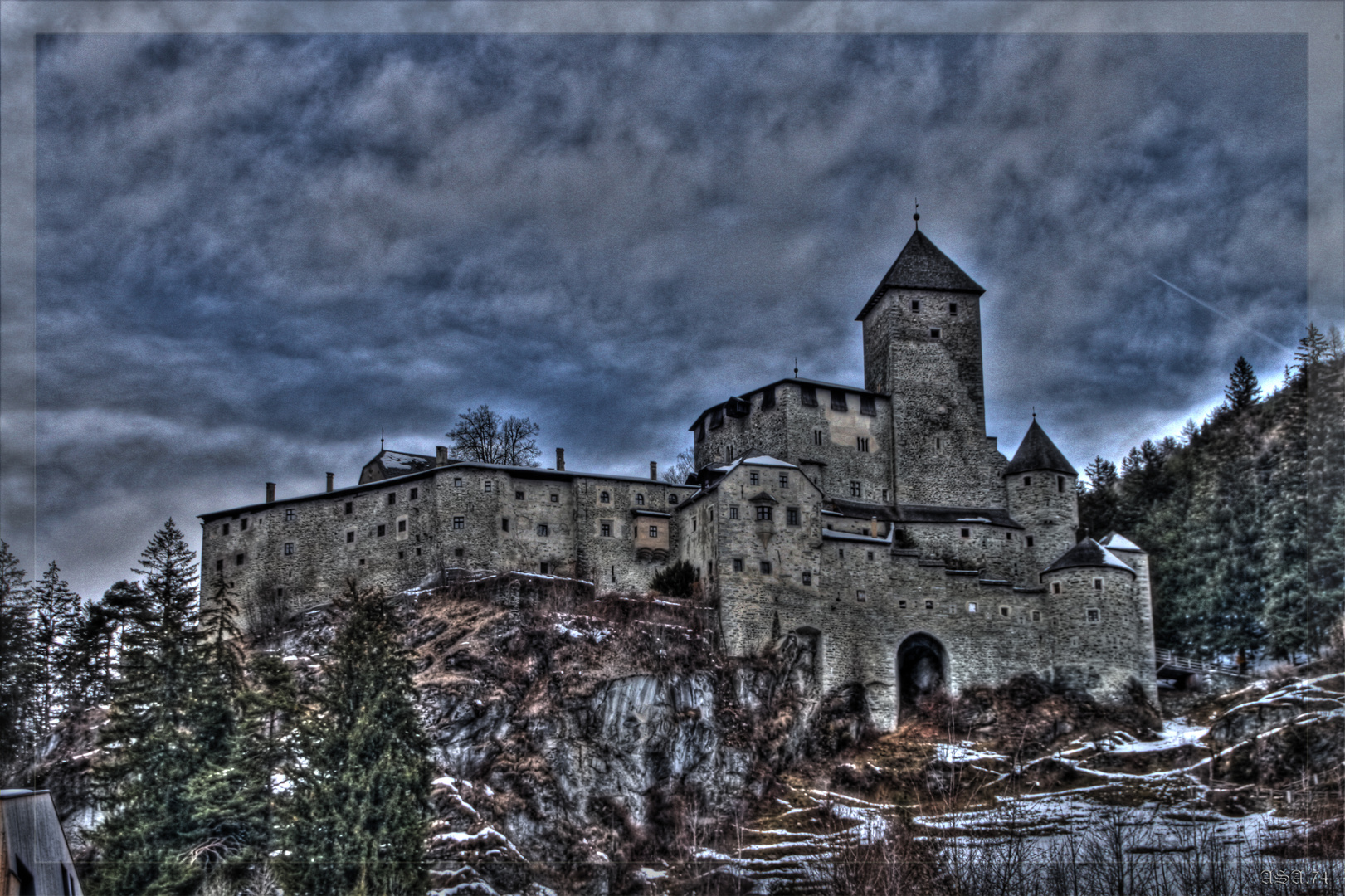 HDR- Burg Taufers