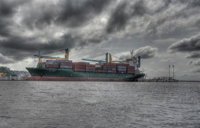 HDR Containerschiff am Amazonas..