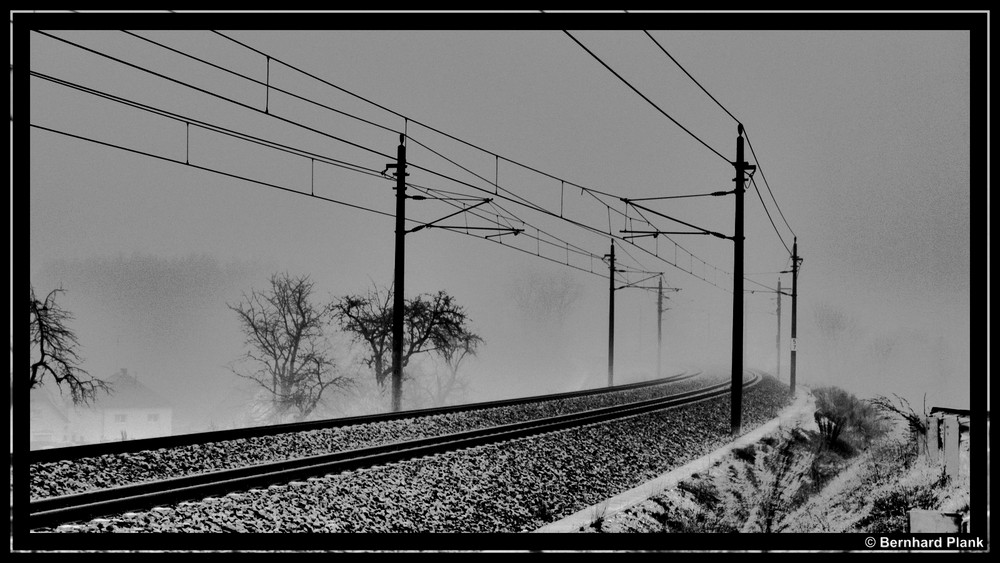 HDR Eisenbahnlinie in Scharz-Weiß