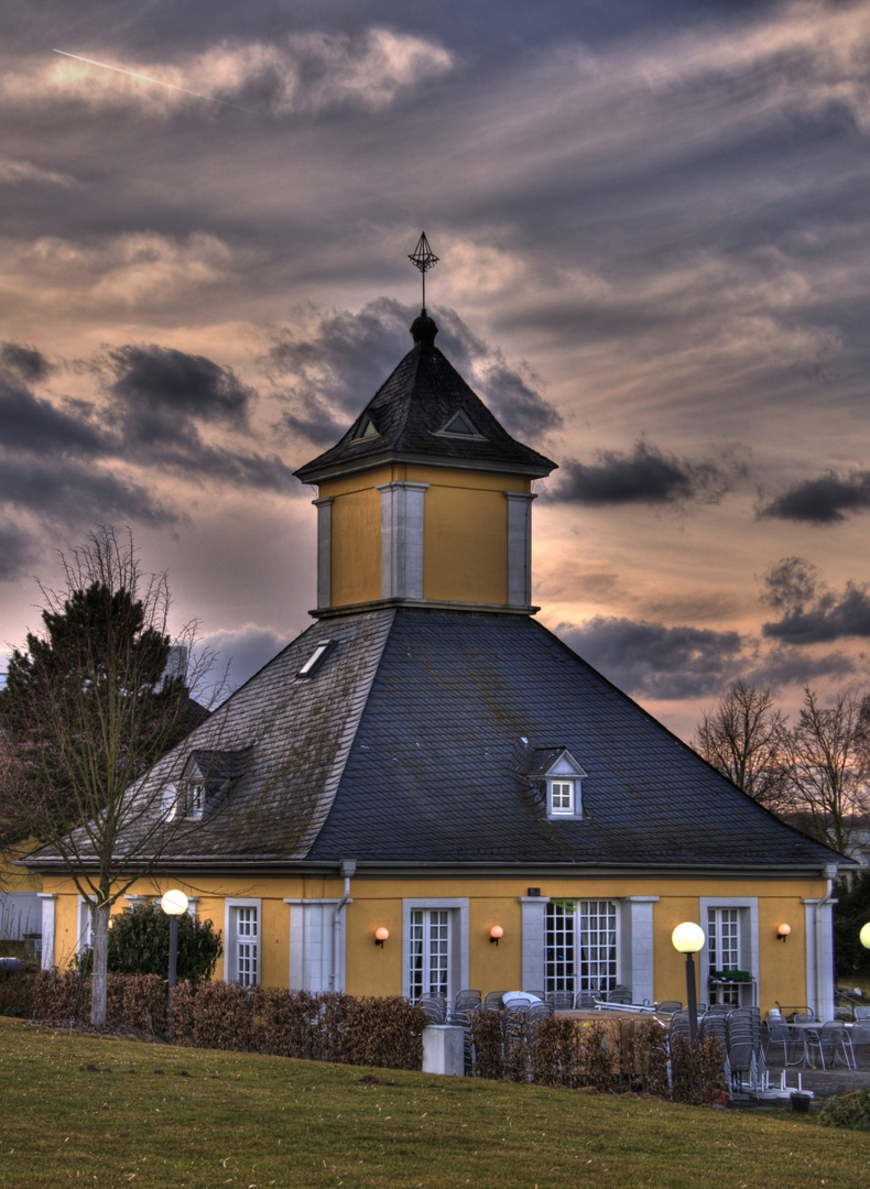 HDR Gebäude im Kurpark in Bad-Rappenau