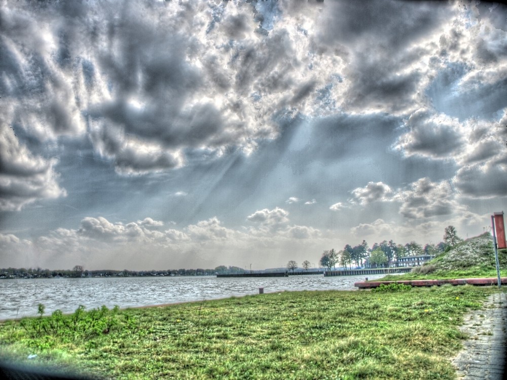 HDR - Himmel über Schleswig