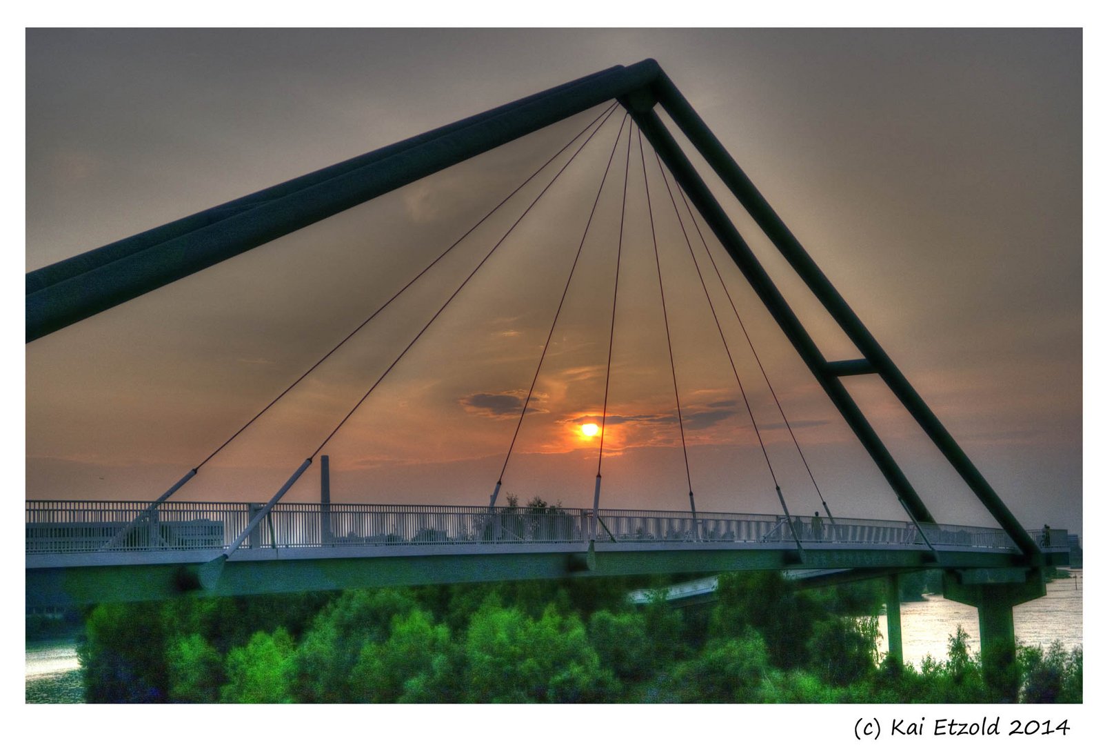 HDR im Medienhafen bei untergehender Sonne