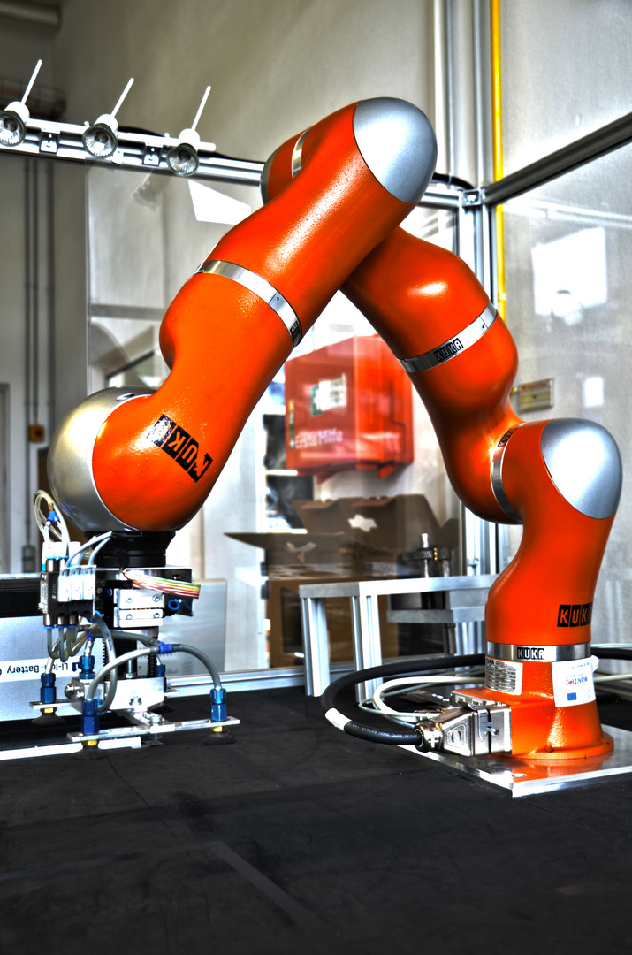 HDR - KUKA Roboter