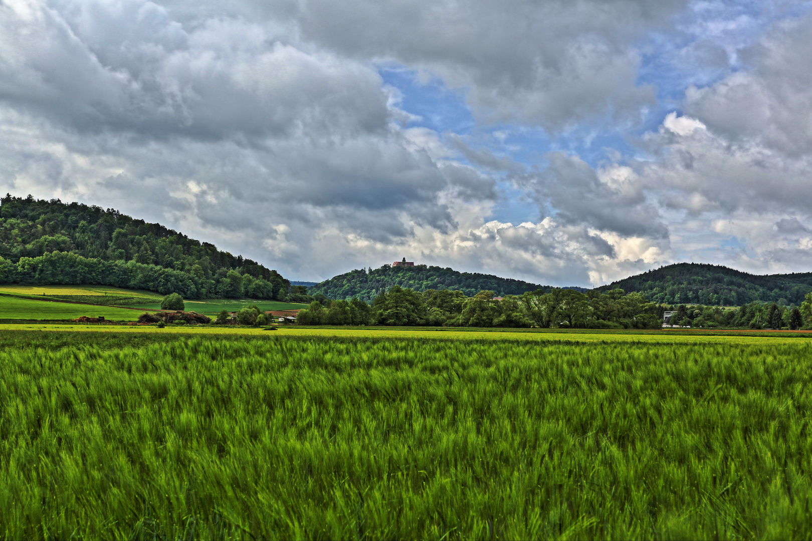 HDR mit Blick auf die Burg Breuberg