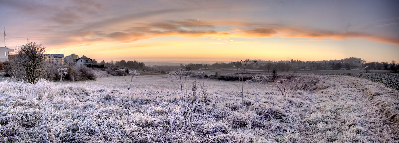 HDR Panorama Sonnenaufgang mit Raureif