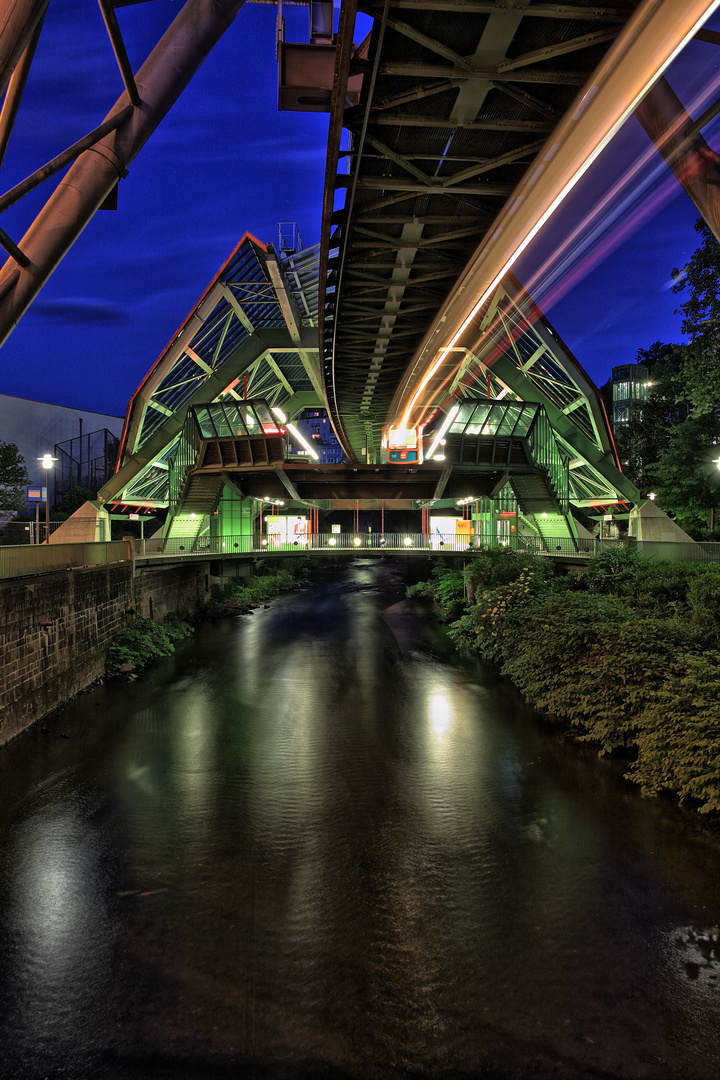 HDR Schwebebahn 3