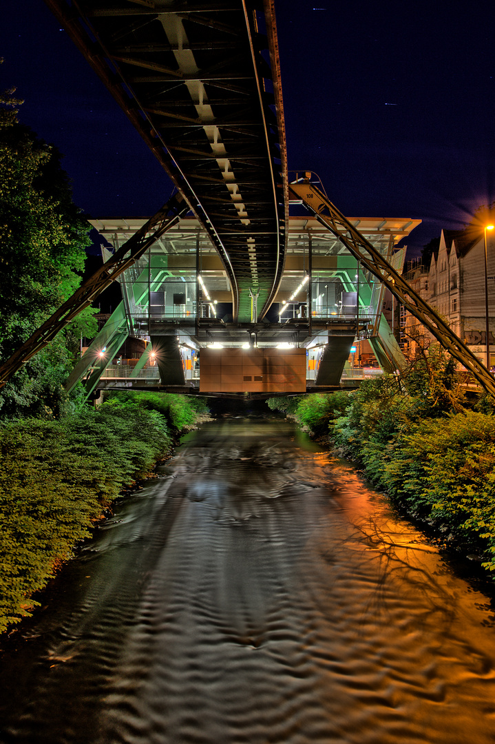 HDR Schwebebahn Station Wuppertal