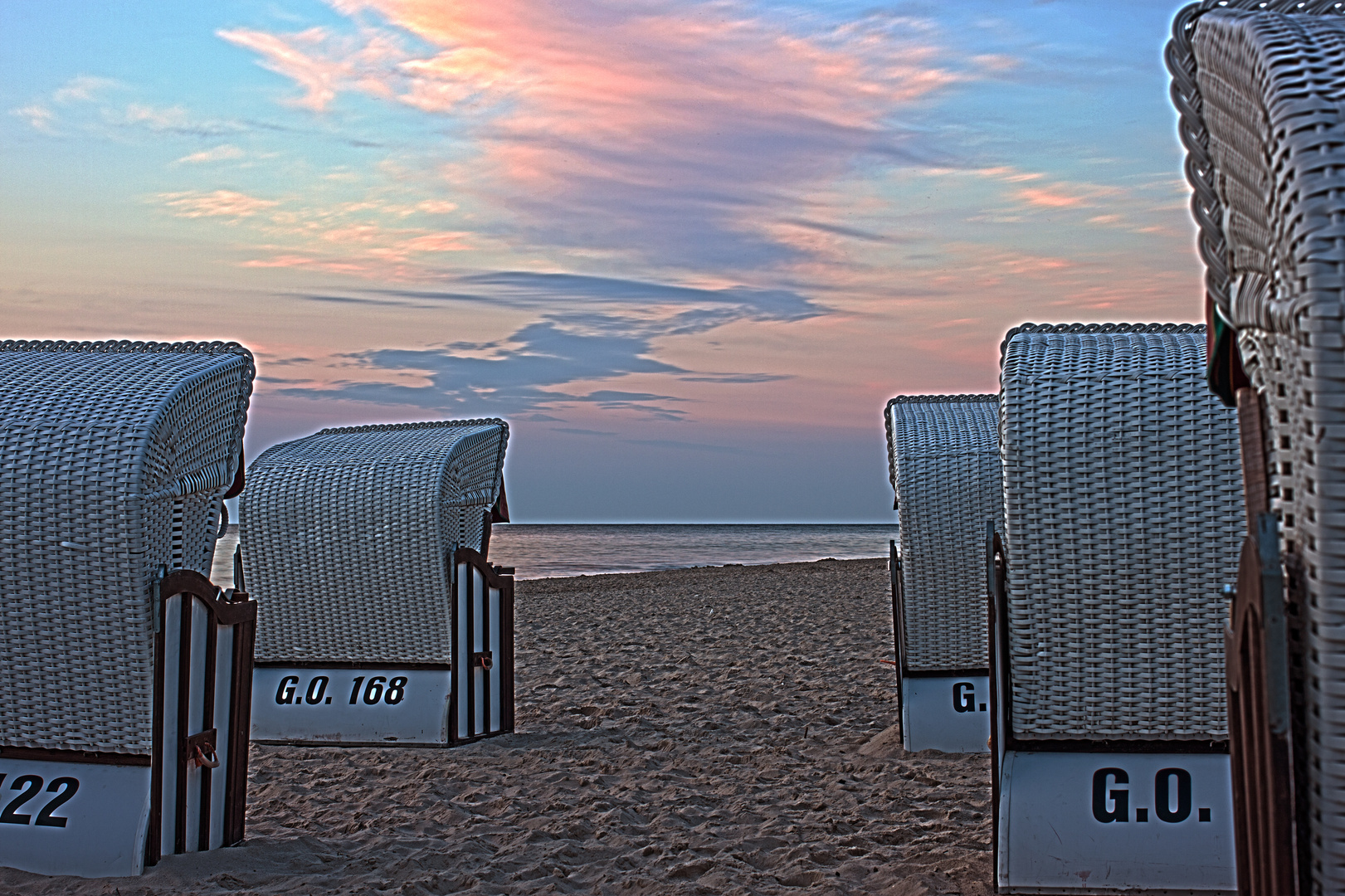 HDR - Sonnenaufgang - Strandkörbe Sellin 2015