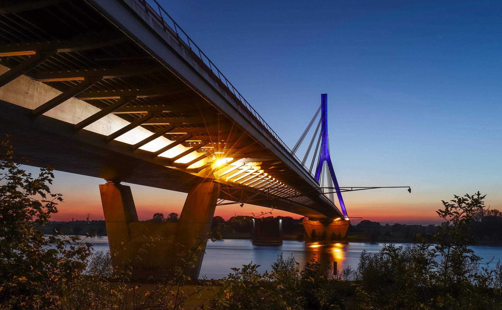 HDR Test Rheinbrücke Wesel.