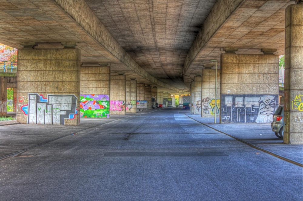 HDR Unter der Autobahn