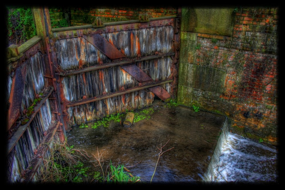 HDR | verfallen alte Schleuse