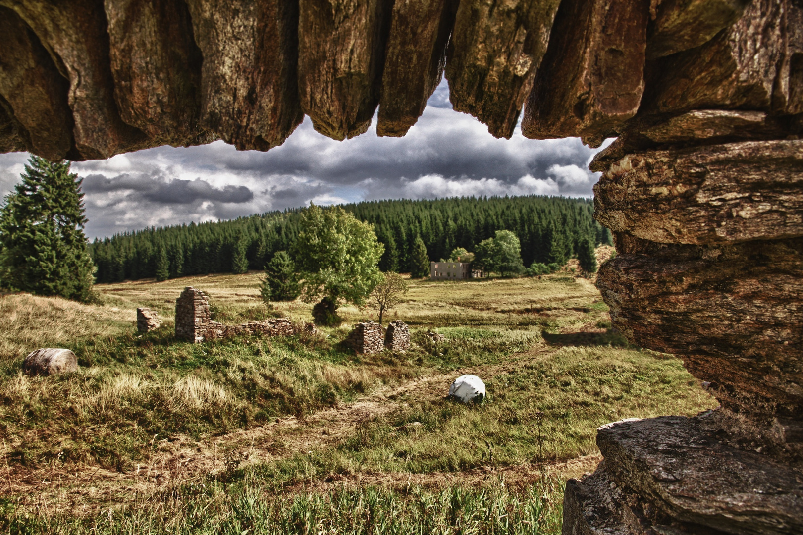 HDR Verlassenes Dorf Königsmühle in CZ