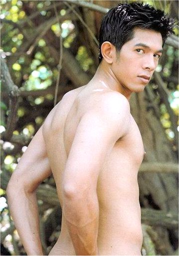 He is the most beautiful man I met in Chungl City, Taiwan. It is fun to meet handsome men during the