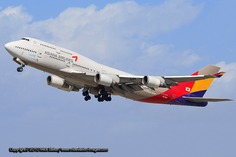 *** Heavy on the go....Asiana Airlines - Los Angeles Airport 04.10.2009 ***