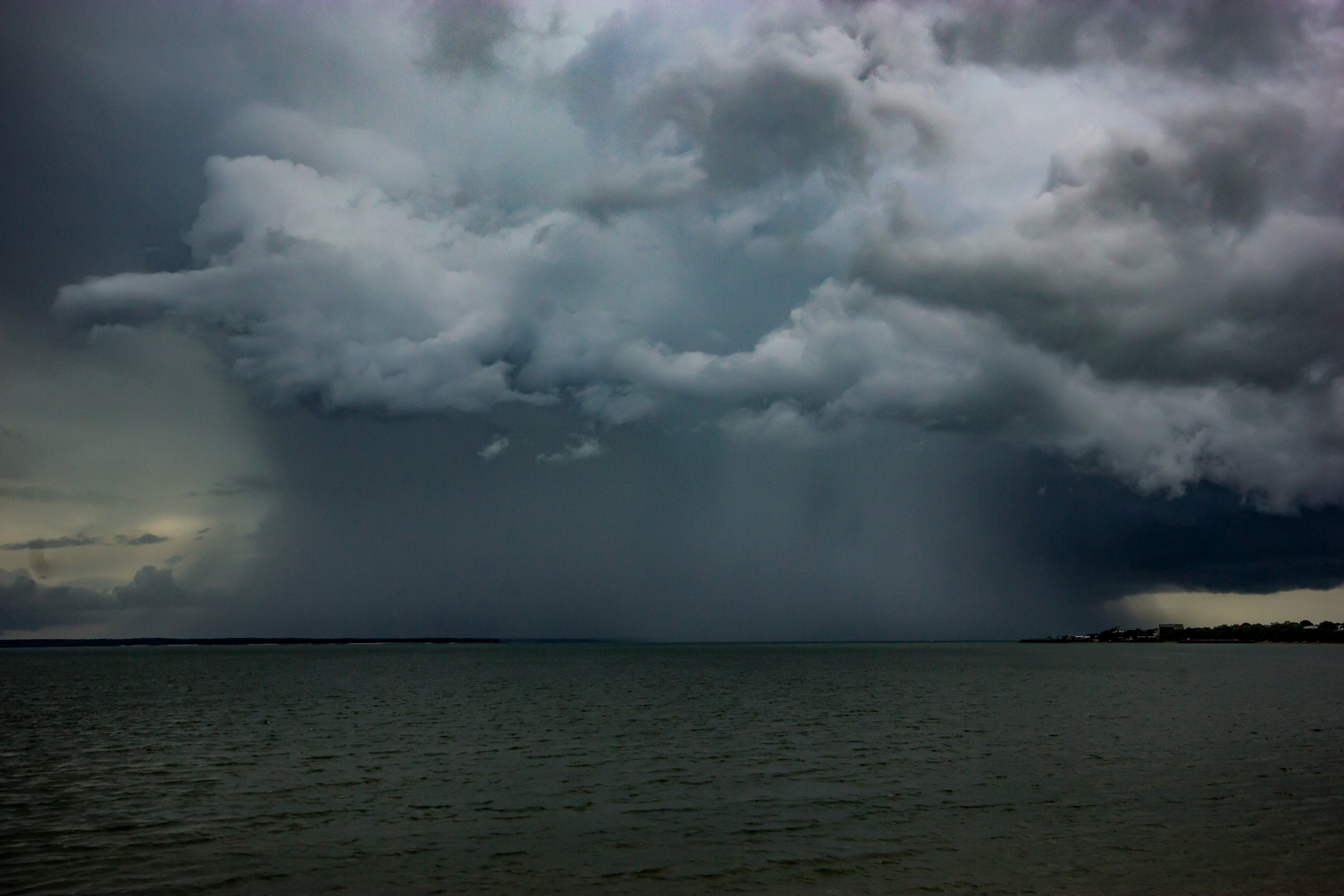 Heavy Rain Shower Foto & Bild urlaub, australia, beach Bilder auf