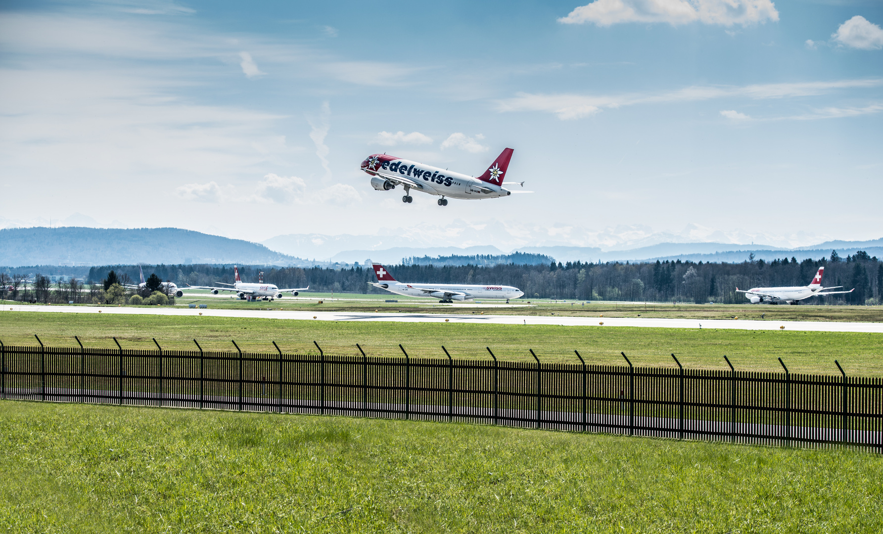 Heavy traffic and go around in ZRH