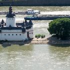 heavy traffic auf dem Rhein - und die Pfalz bei Kaub