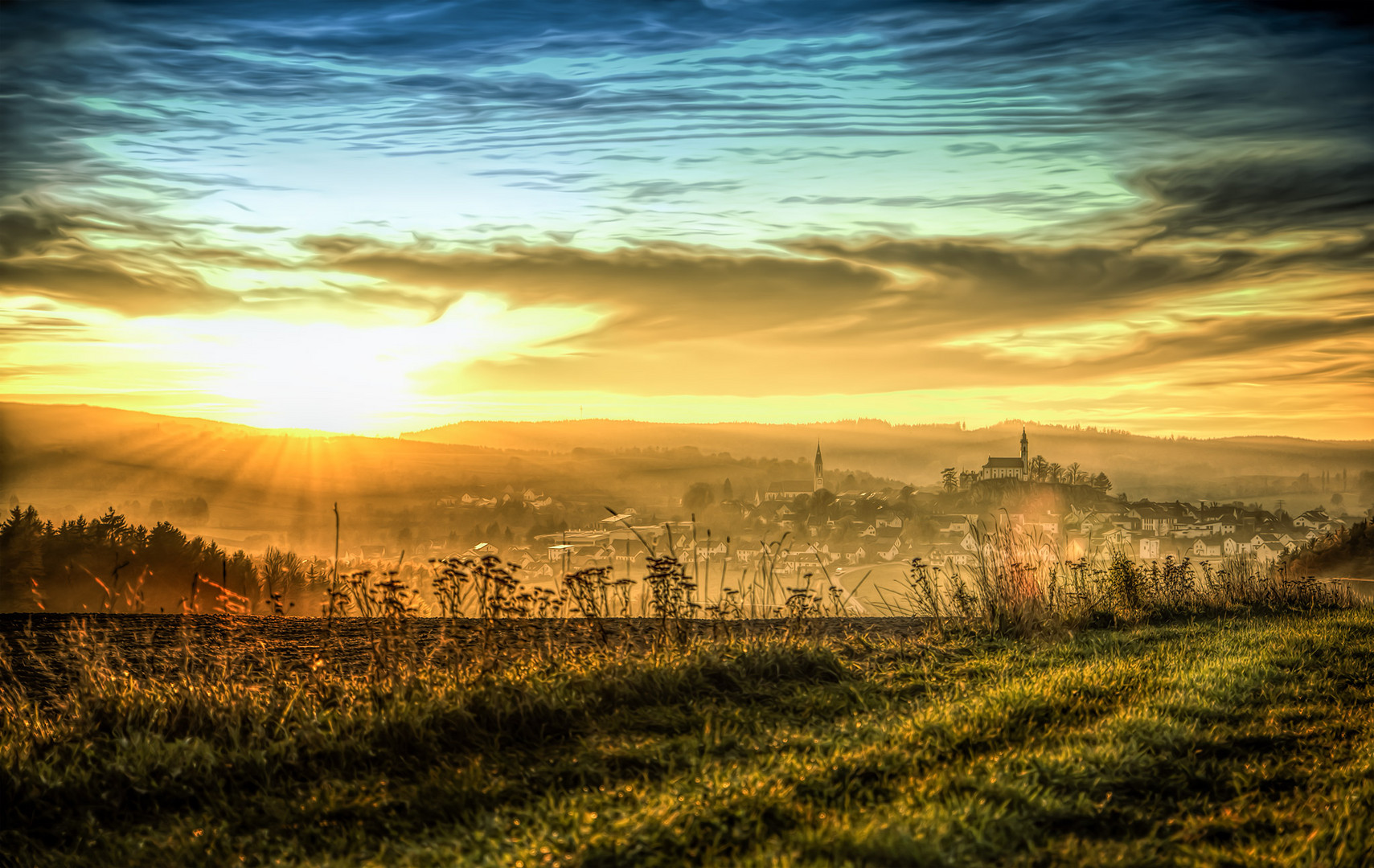 Hebstlicher Sonnenuntergang über Pleystein