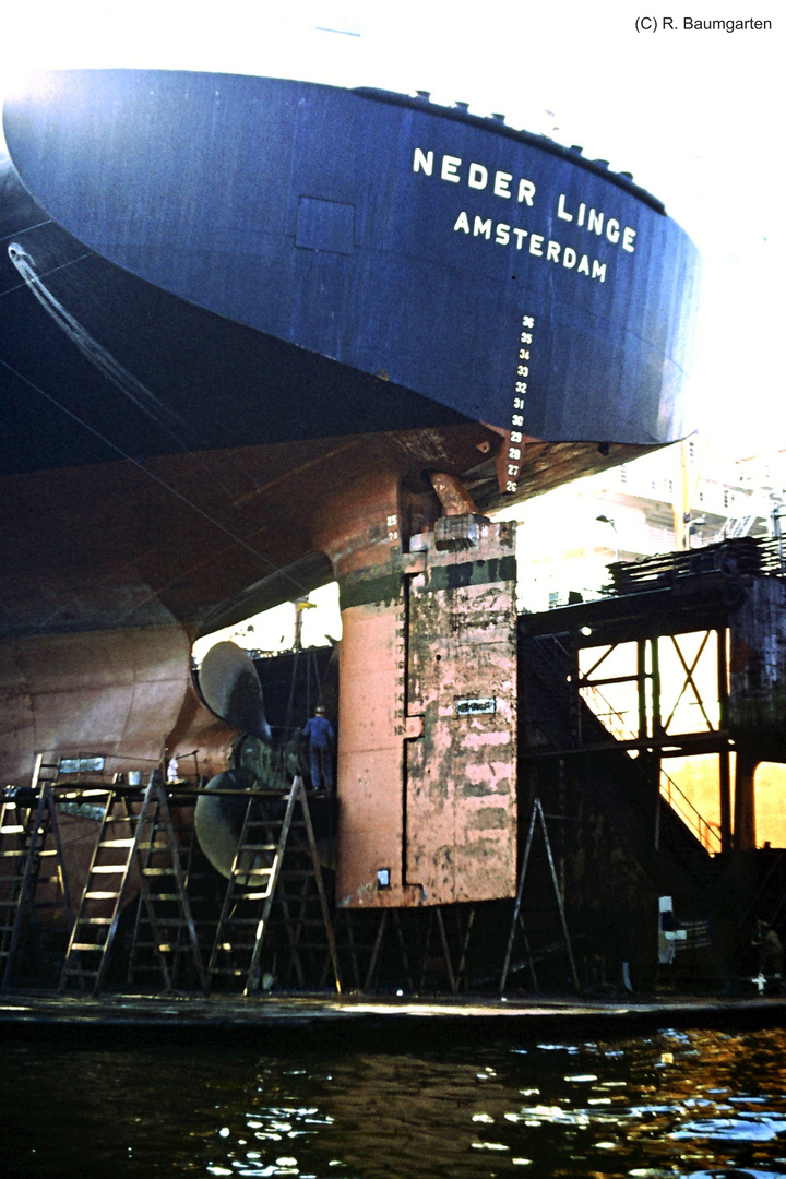 Heck des Frachters Neder Linge, Amsterdam (10,000 tons, Bj 1967)