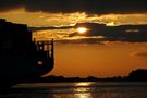 Heck-Silhouette auf der Elbe vor Blankenese by Norbert Bendig 