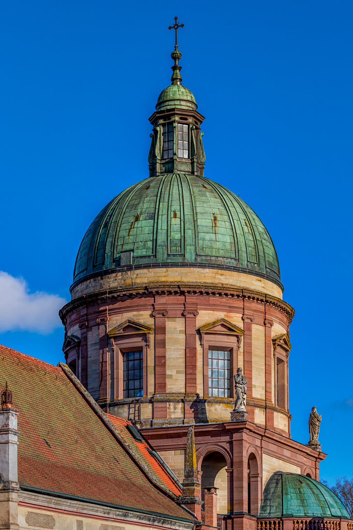 Hedinger Kirche Details mit beiden Figuren