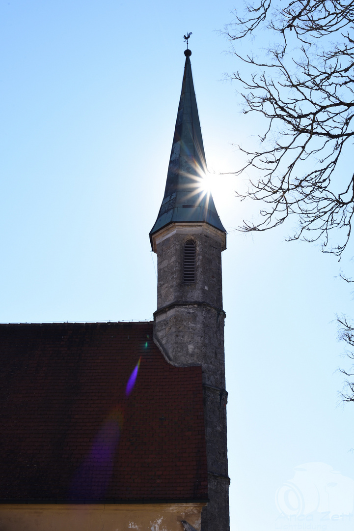 Hedwigskapelle in der Mittagssonne