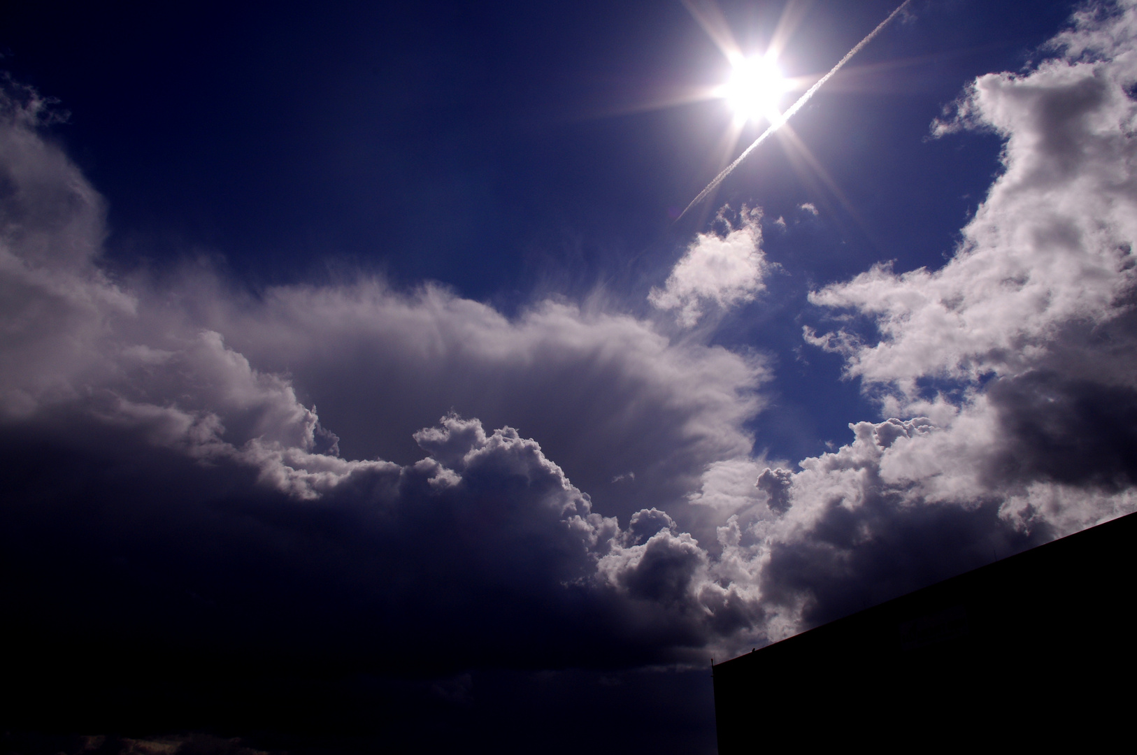 Heftiger Himmel Hinterm Hangar Heute!