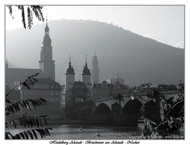 Heidelberg Altstadt - Brückentor zur Altstadt - Neckar