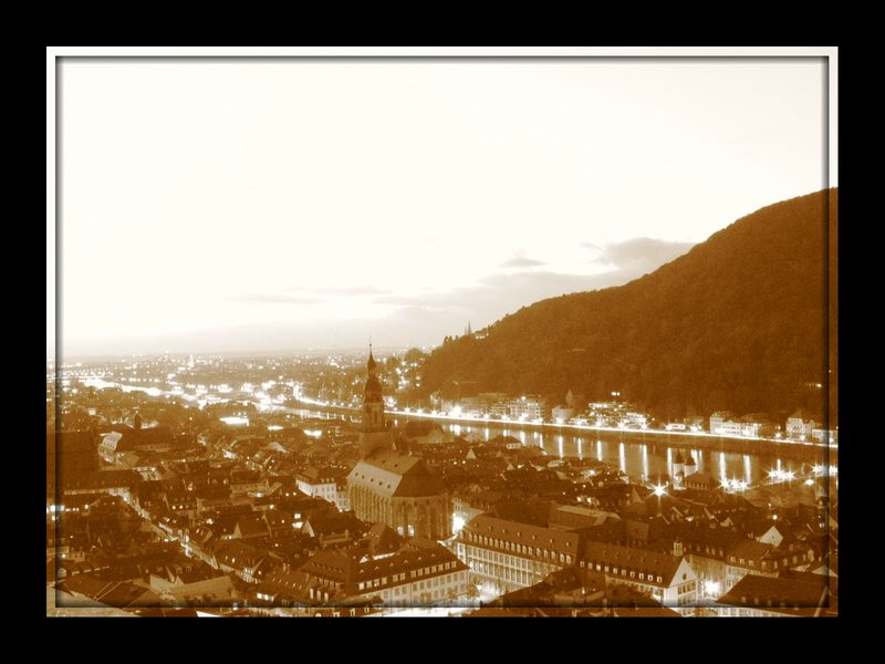 Heidelberg bei Nacht - Sicht vom Schloss auf die Stadt