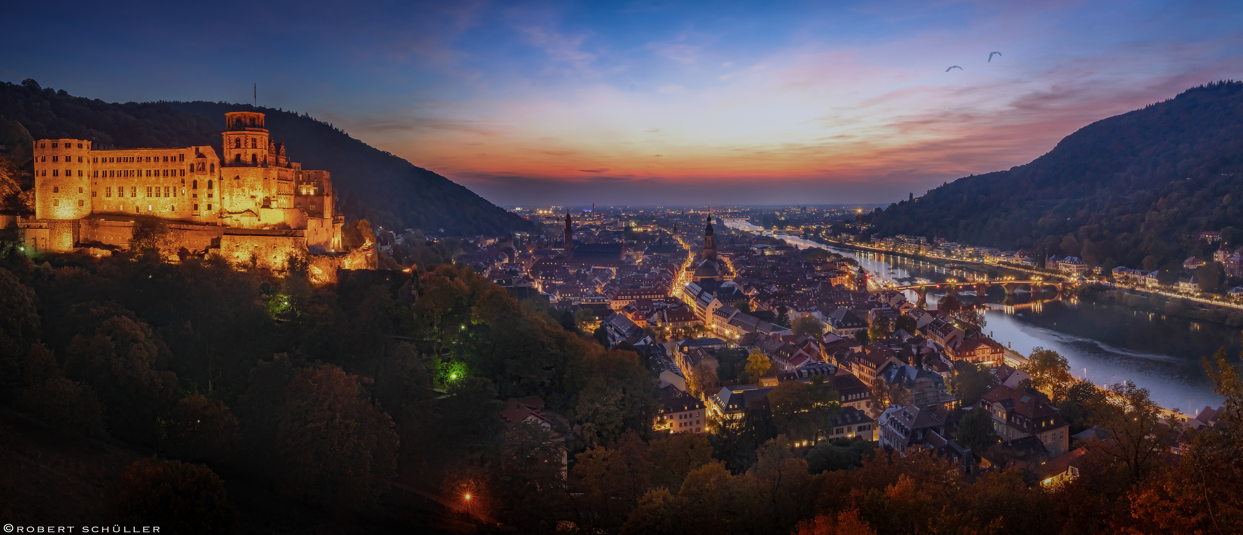 Heidelberg, blaue Stunde und romantisches Licht im Tal