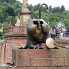 Heidelberg  der Affe  an der Brücke 