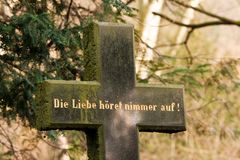 Heidelberger Bergfriedhof 14 - Die Liebe höret nimmer auf