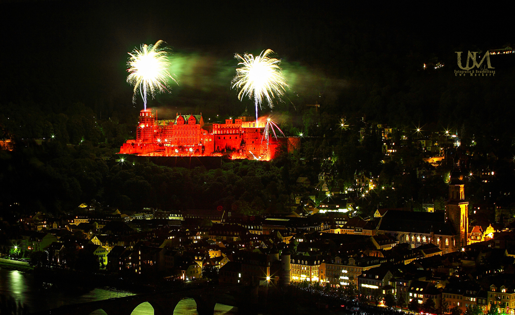 Heidelberger Schloss im bengalischen Feuer