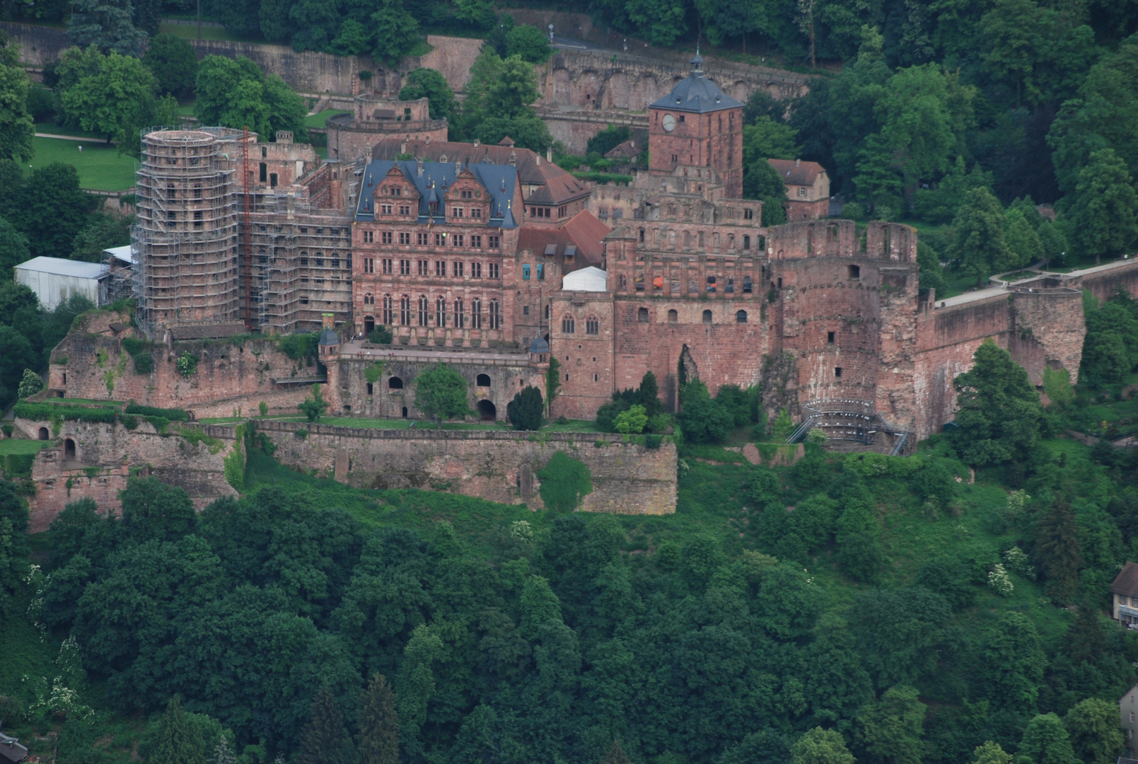 Heidelberger Schloss in der Abendämmerung