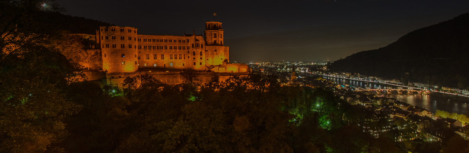 Heidelberger Schloss nachts.