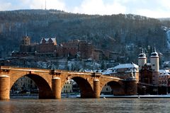 Heidelbergs Wahrzeichen im Schnee