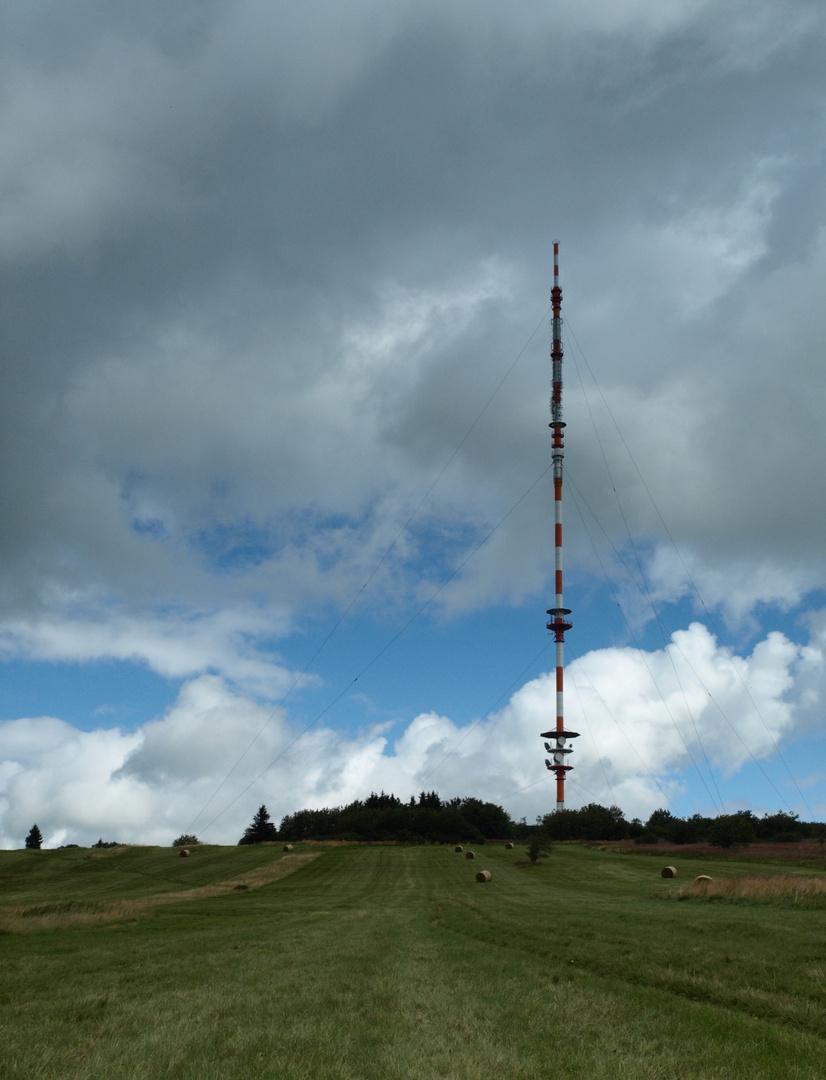 Heidelstein mit sanfte Matten und Sendemast