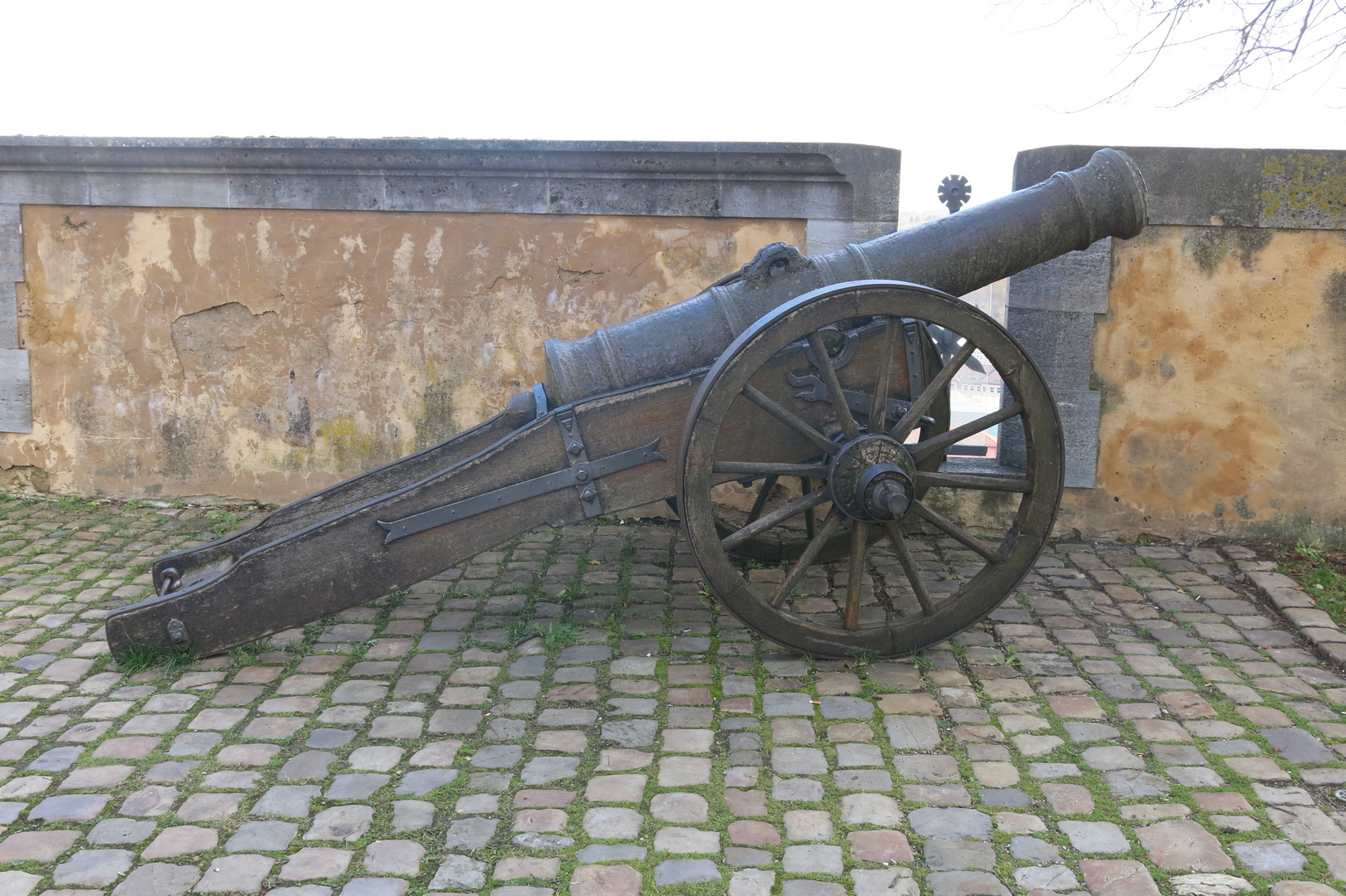 Heidenheim, Kanone im Schlosshof