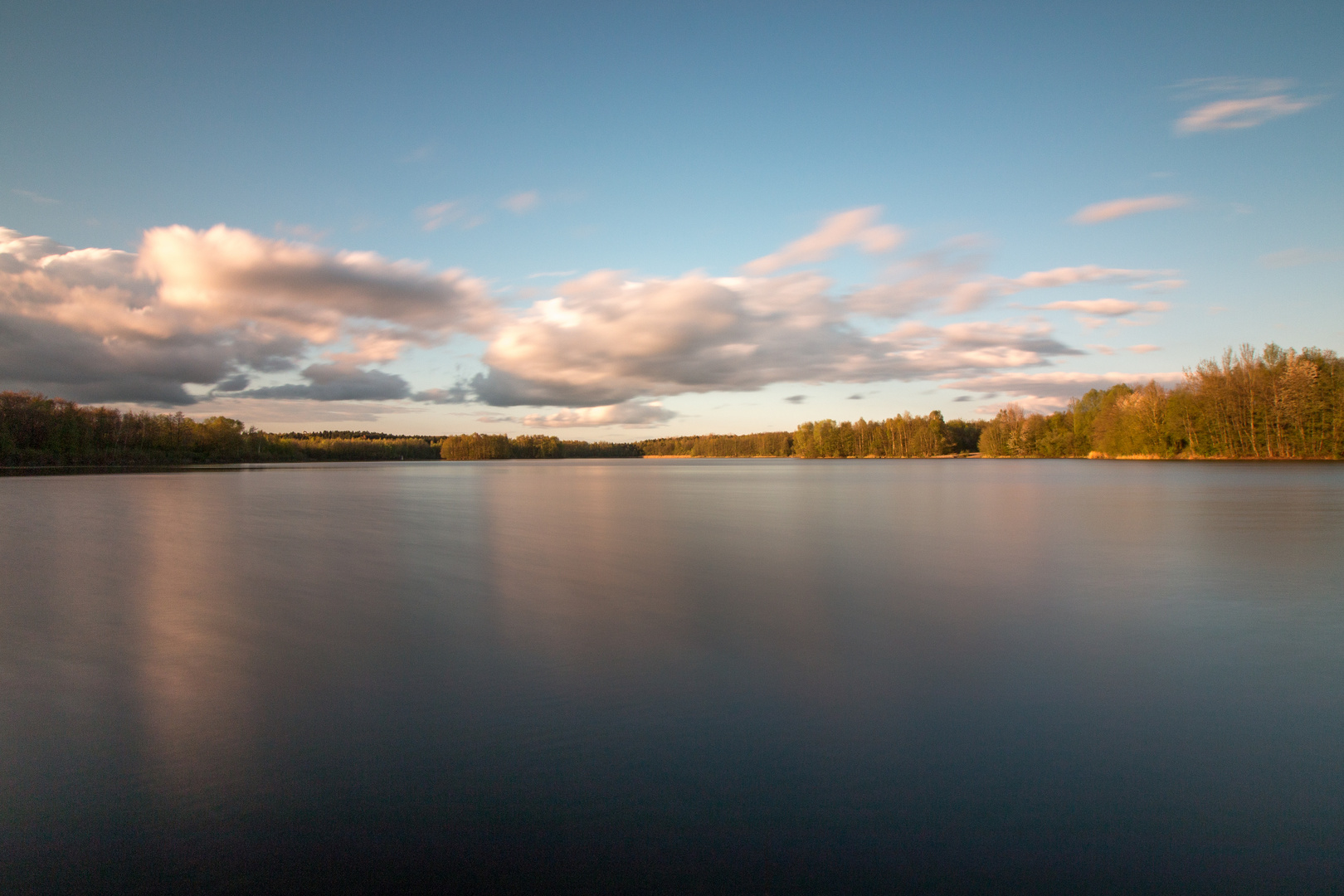 Heidesee im Herbstlicht