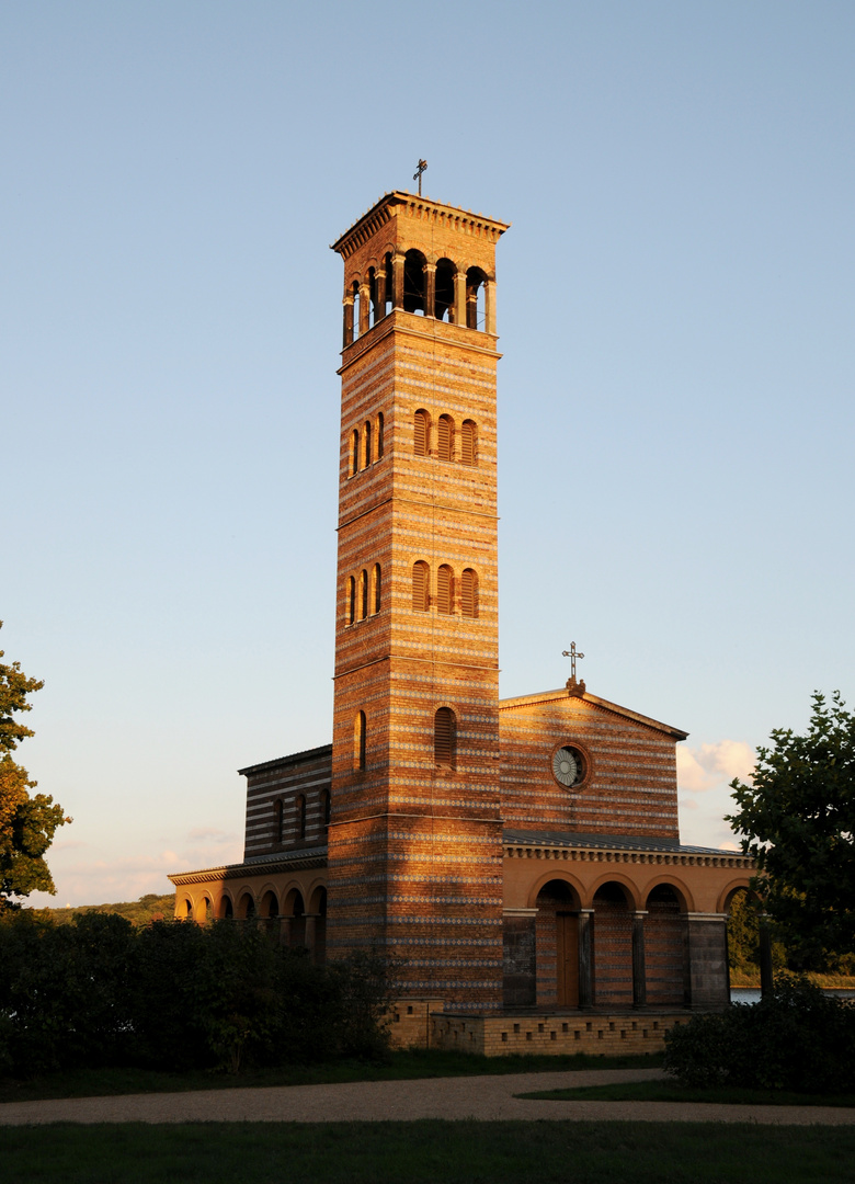 Heilandskirche - Sacrow - im späten Abendlicht (2)