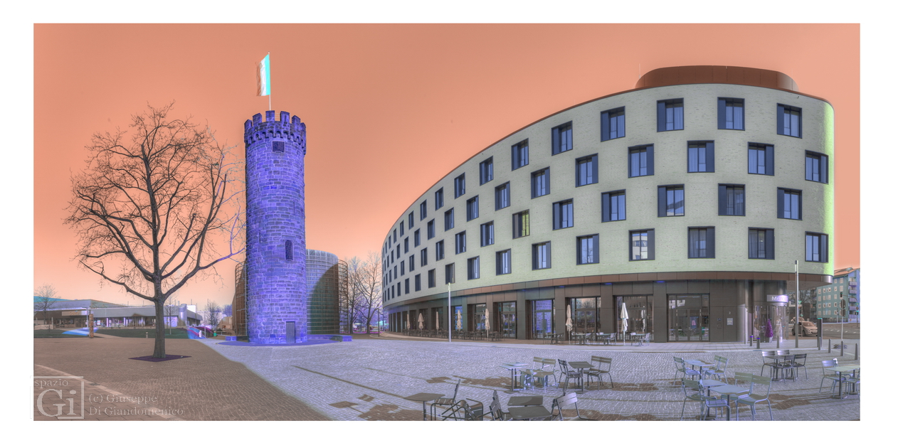 Heilbronn. Alt & Neu. Bollwerksturm und Mercure Hotel 2