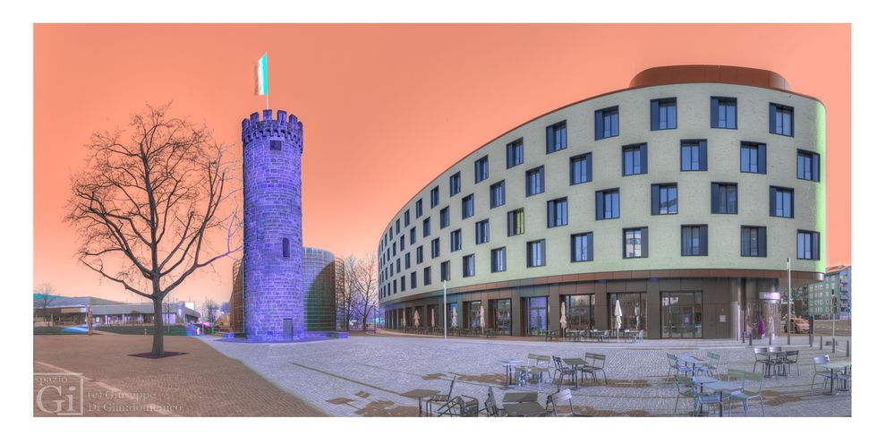 Heilbronn. Alt & Neu. Bollwerksturm und Mercure Hotel 2