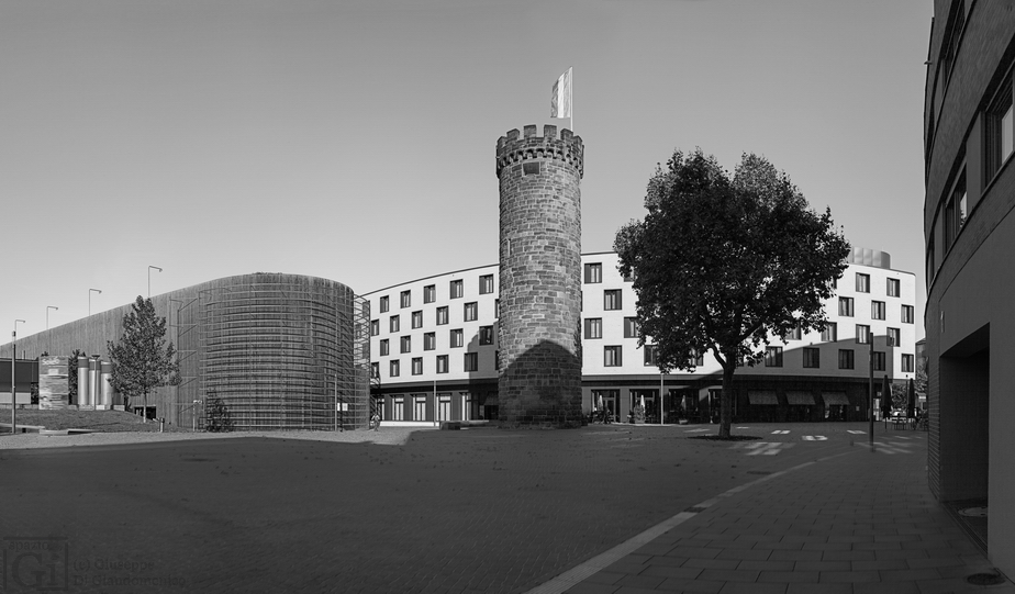 Heilbronn: Architekturen Gegenüber Am Bollwerksturm  sw